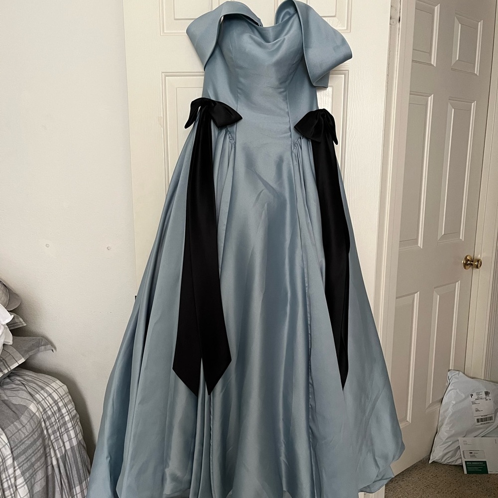 Blue Ball gown with black bows and detachable straps
Straps snap on and off
